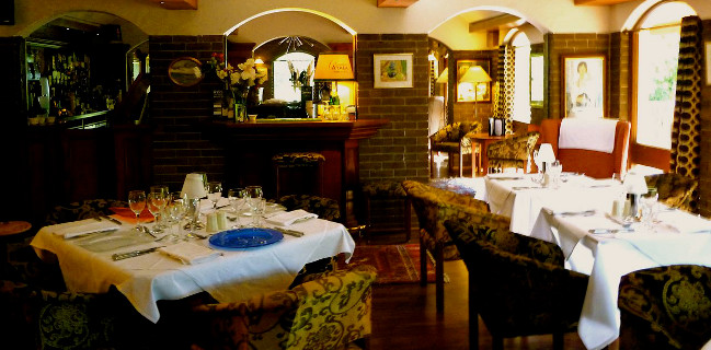 Restaurant and Bar Cedar Lodge Hotel Galeri 2