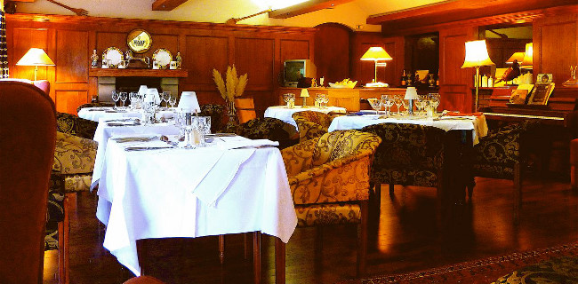 Restaurant and Bar Cedar Lodge Hotel Galeri 6